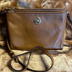 Michael Kors Tan {Caramel Brown) Leather Crossbody Handbag EUC